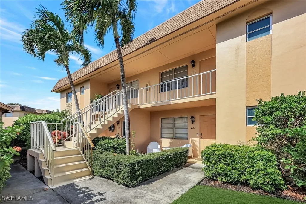 729 Palm View Drive Naples FL 34110