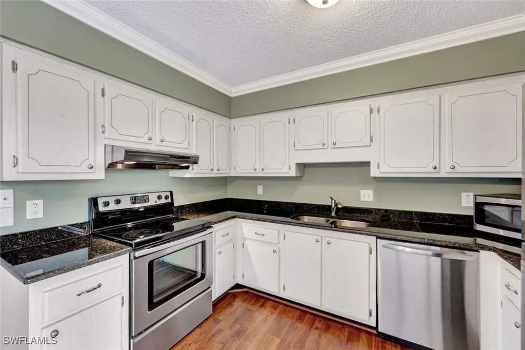 729 Palm View Drive Naples FL 34110