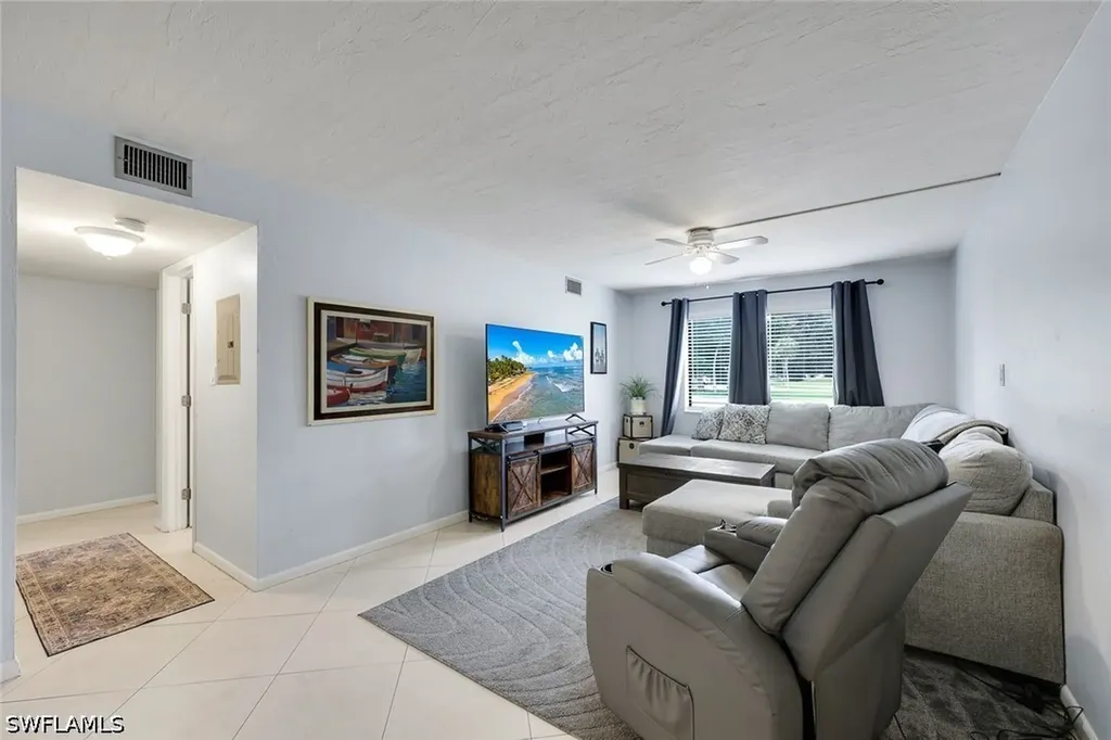 Naples FL, 1400 Green Valley Circle, Unit 1002