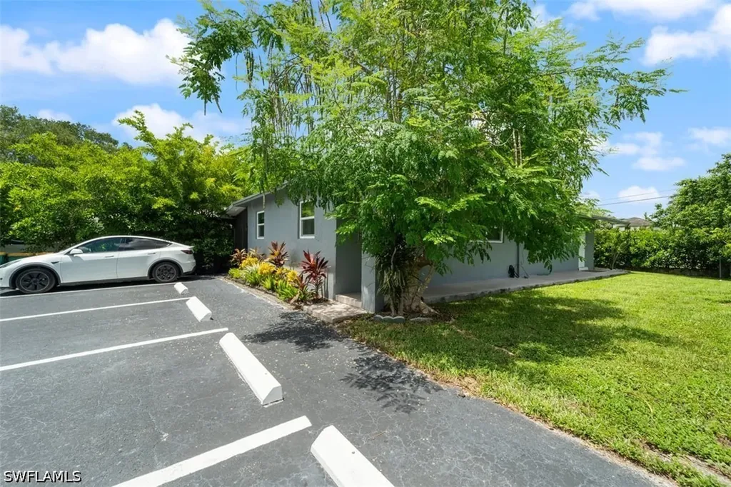 3365 Estey Avenue Naples FL 34104