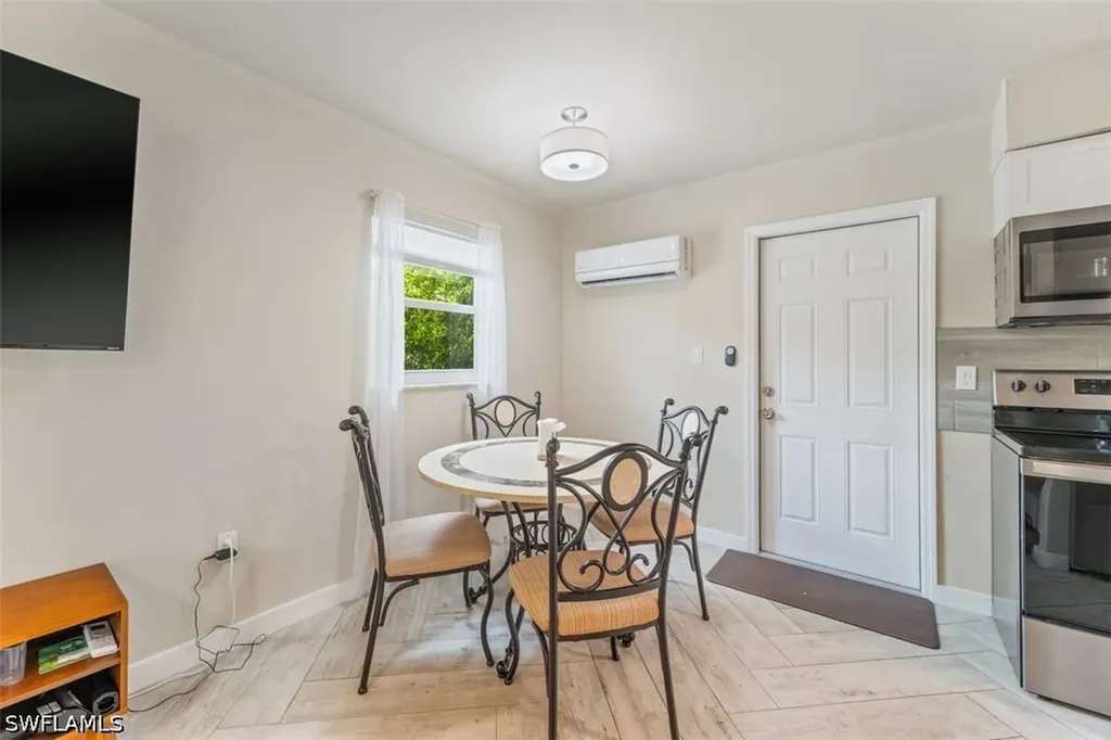 3365 Estey Avenue Naples FL 34104