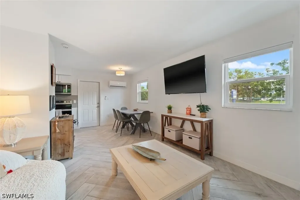 3365 Estey Avenue Naples FL 34104
