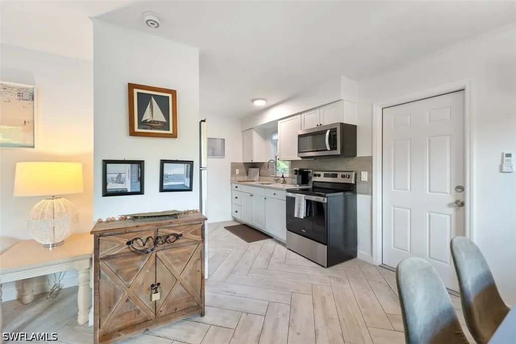 3365 Estey Avenue Naples FL 34104