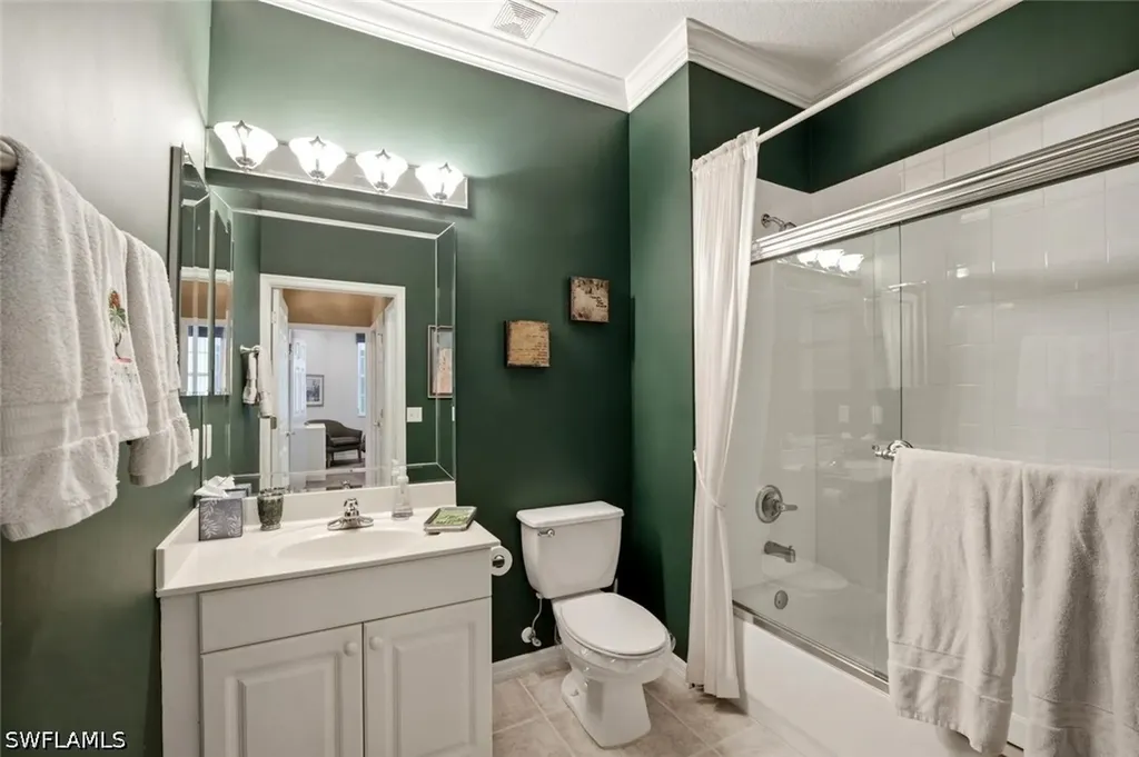 4834 Hampshire Court Naples FL 34112