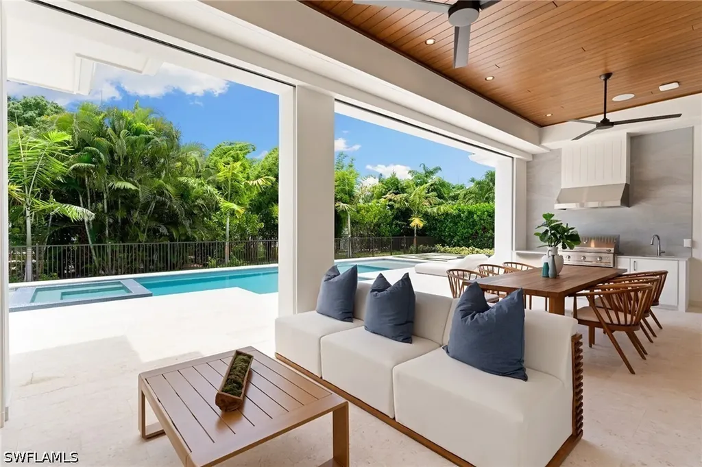 1985 Crayton Road Naples FL 34102