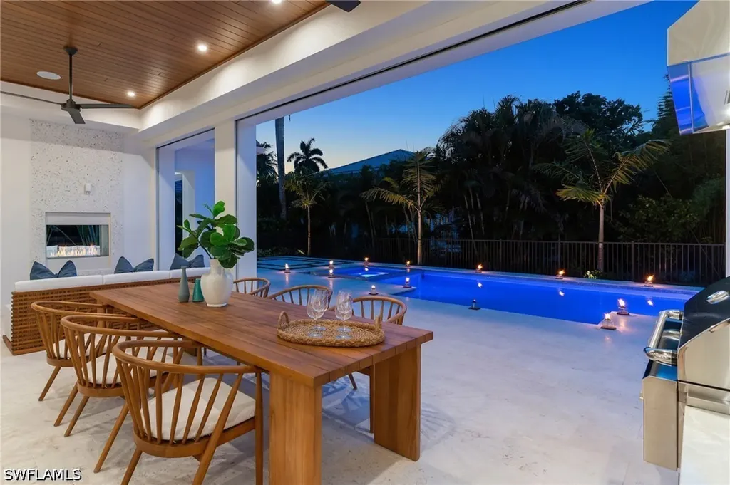1985 Crayton Road Naples FL 34102