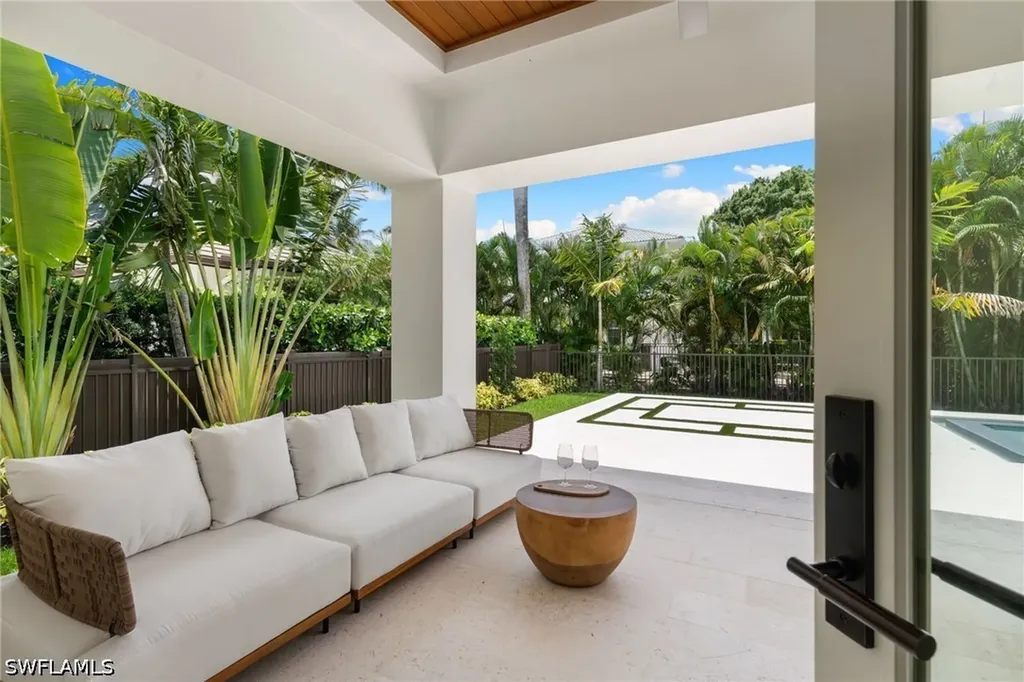 1985 Crayton Road Naples FL 34102