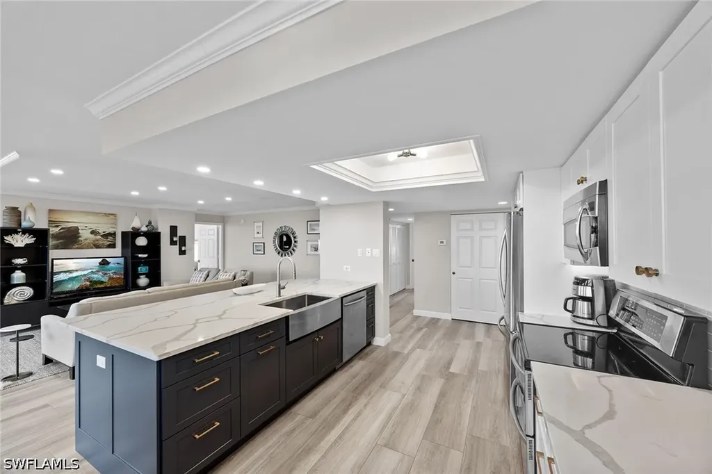 6585 Nicholas Boulevard Naples FL 34108