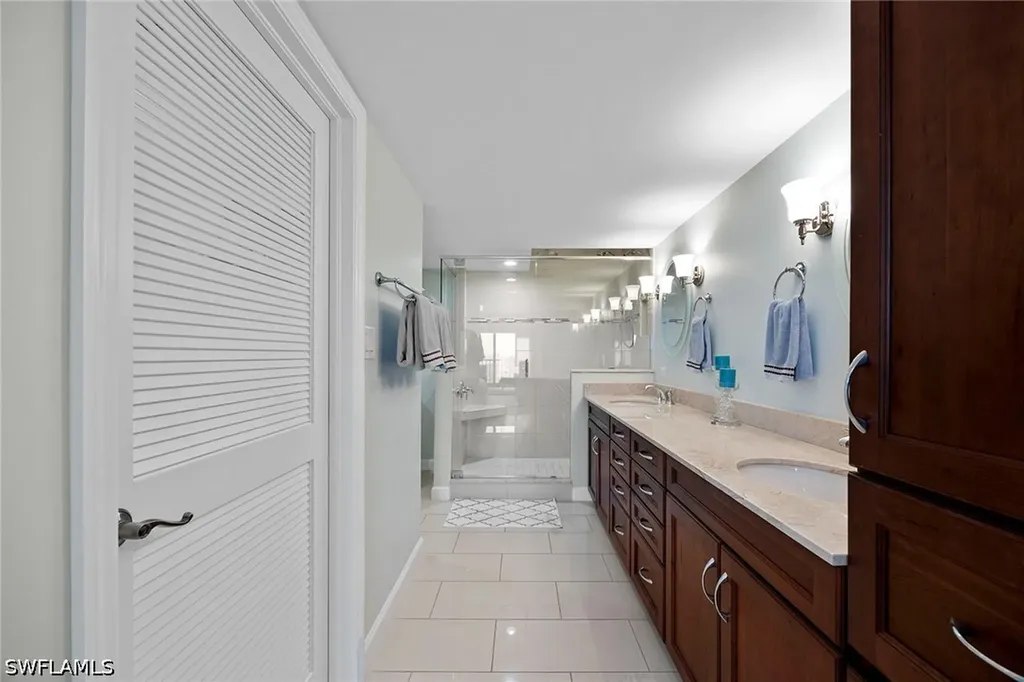 6585 Nicholas Boulevard Naples FL 34108
