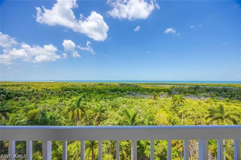 6585 Nicholas Boulevard Naples FL 34108