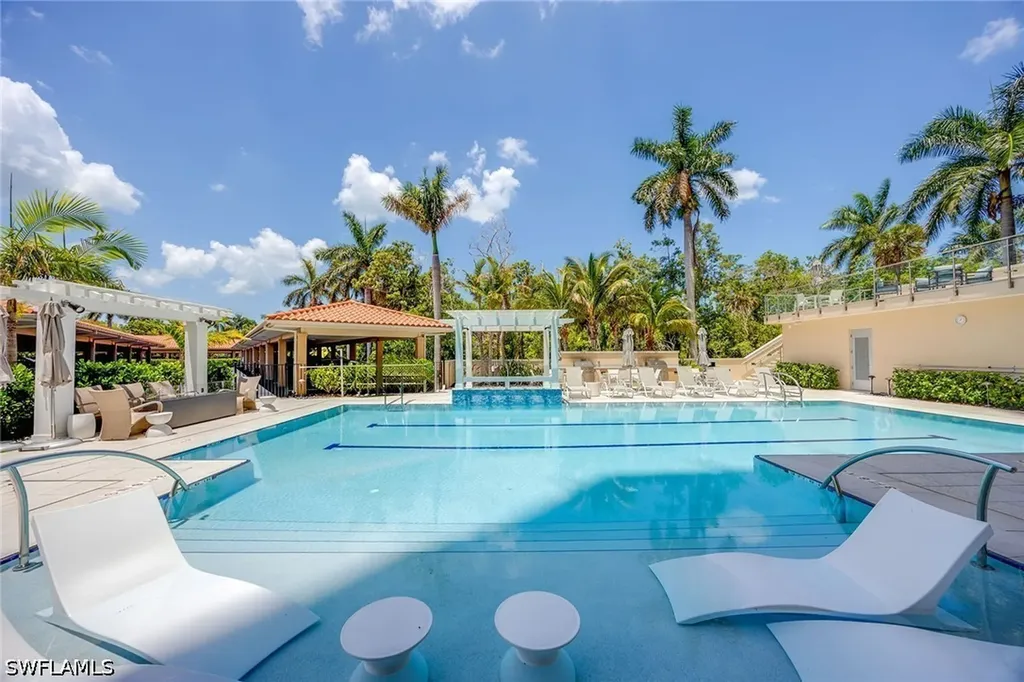 6585 Nicholas Boulevard Naples FL 34108