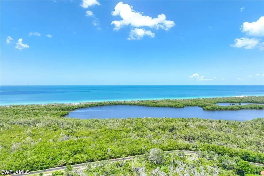 6585 Nicholas Boulevard Naples FL 34108