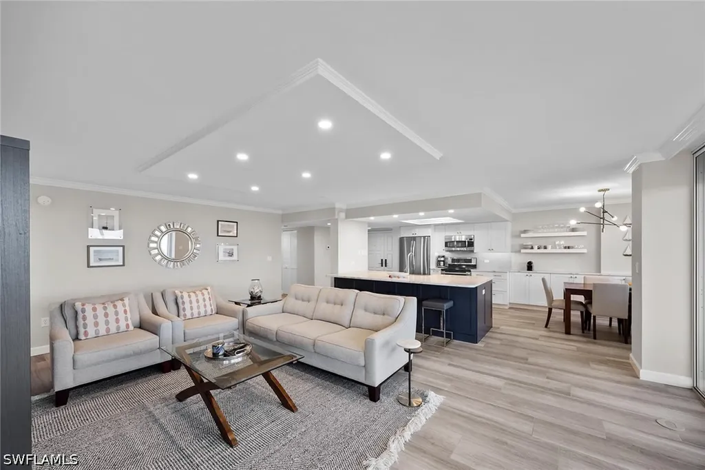 6585 Nicholas Boulevard Naples FL 34108