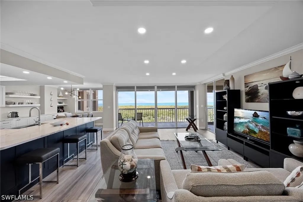 6585 Nicholas Boulevard Naples FL 34108