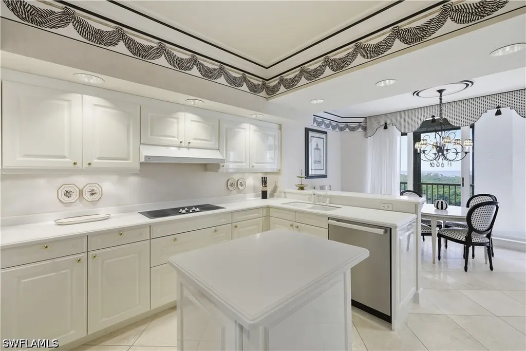 8990 Bay Colony Drive Naples FL 34108