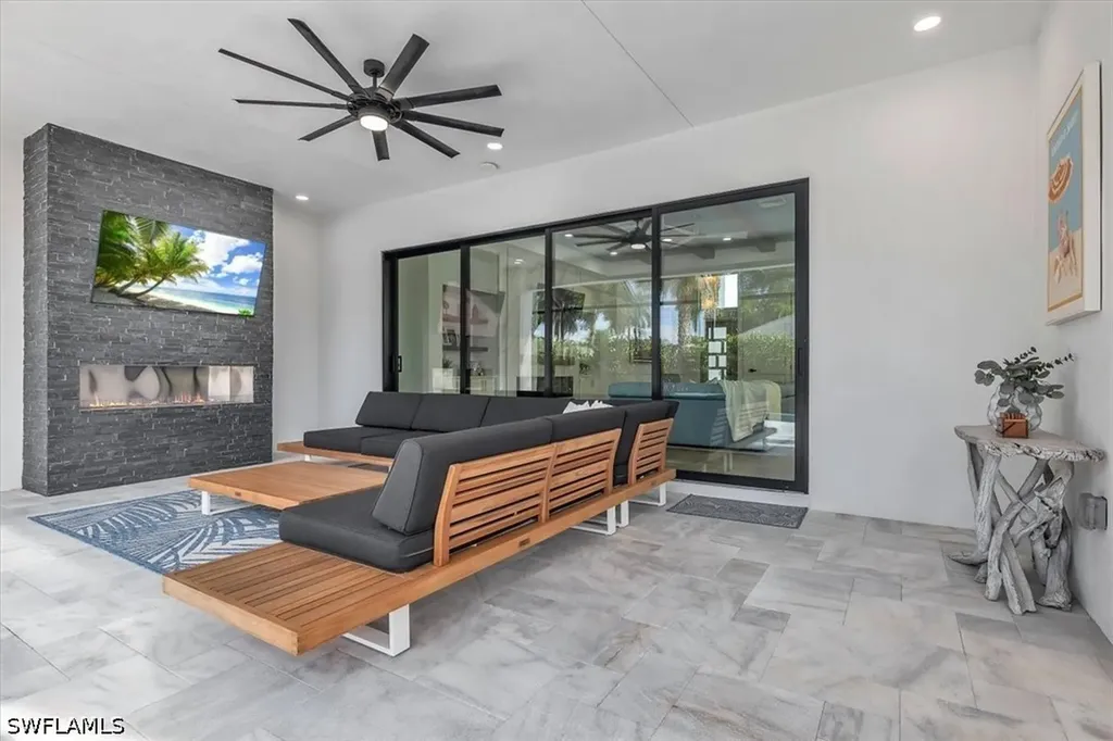 1187 22nd Avenue N Naples FL 34103