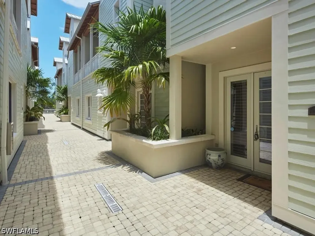 1001 10th Avenue S Naples FL 34102