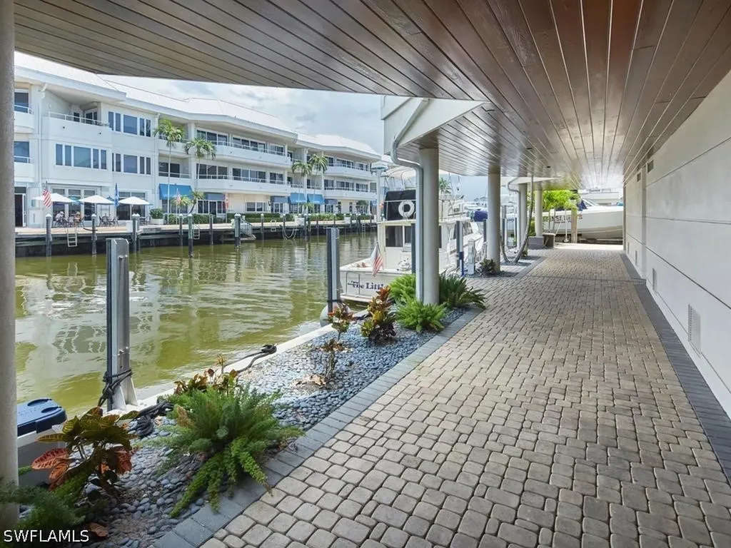 1001 10th Avenue S Naples FL 34102