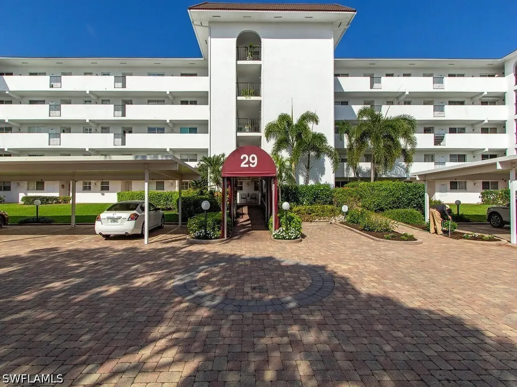 29 High Point Circle E Naples FL 34103