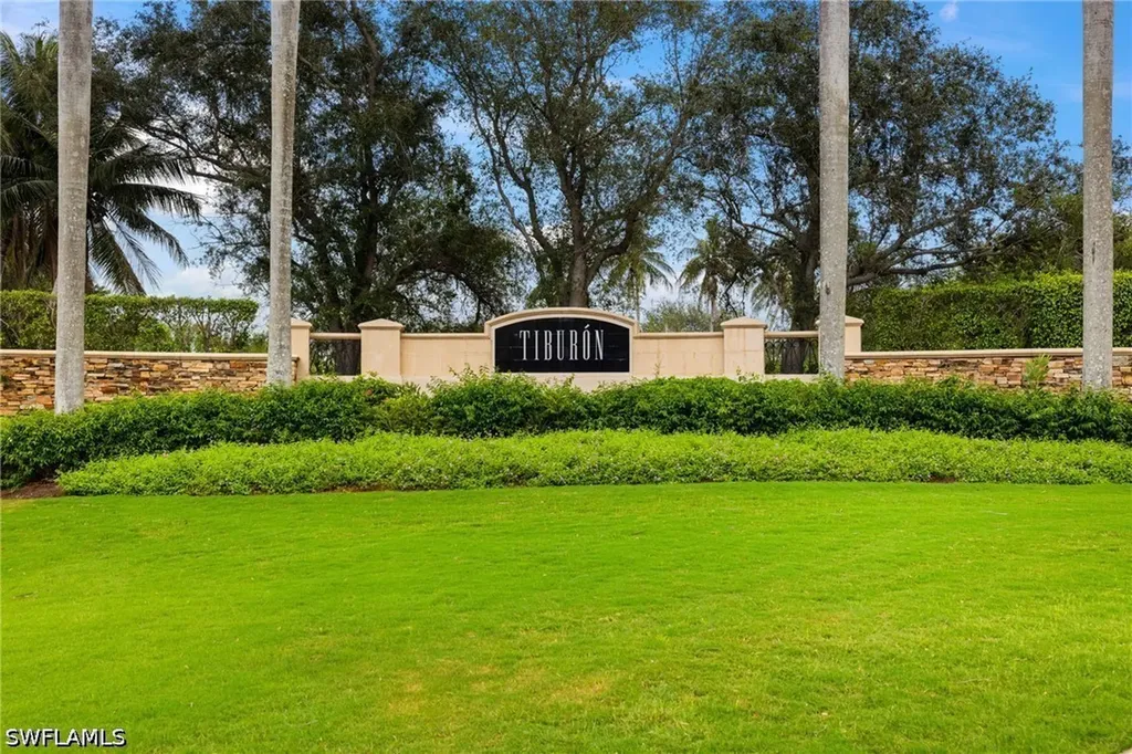 2728 Tiburon Boulevard E Naples FL 34109