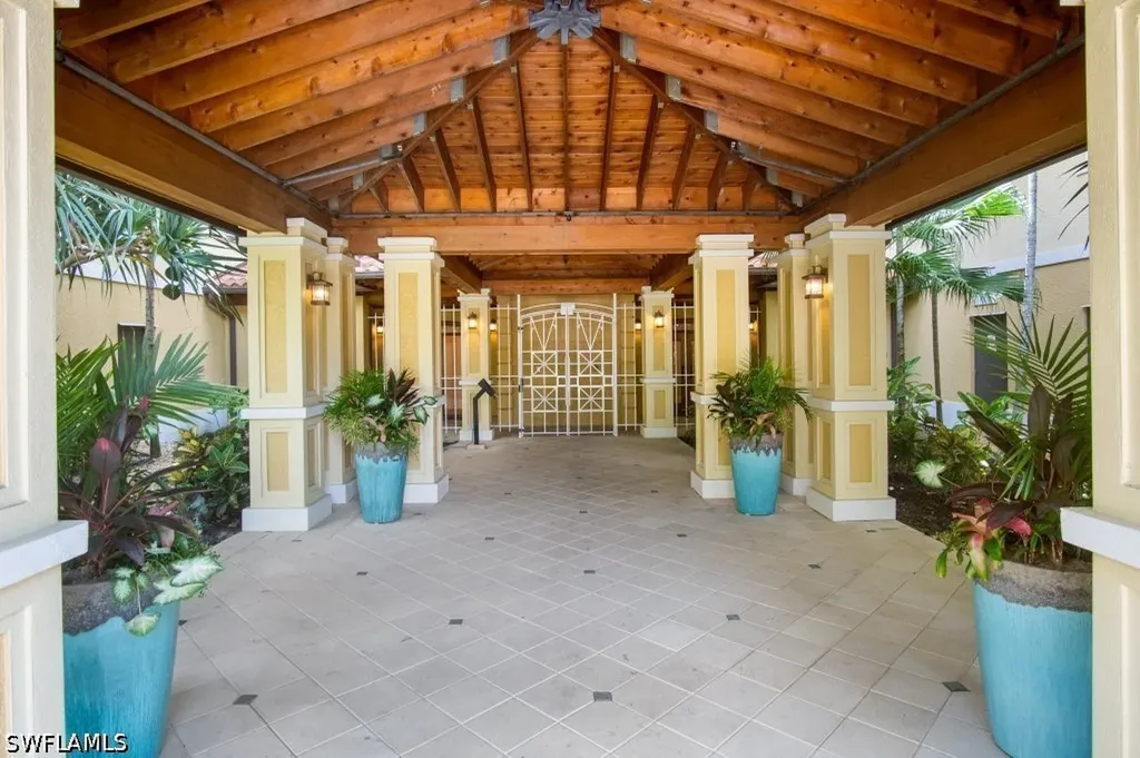 2728 Tiburon Boulevard E Naples FL 34109
