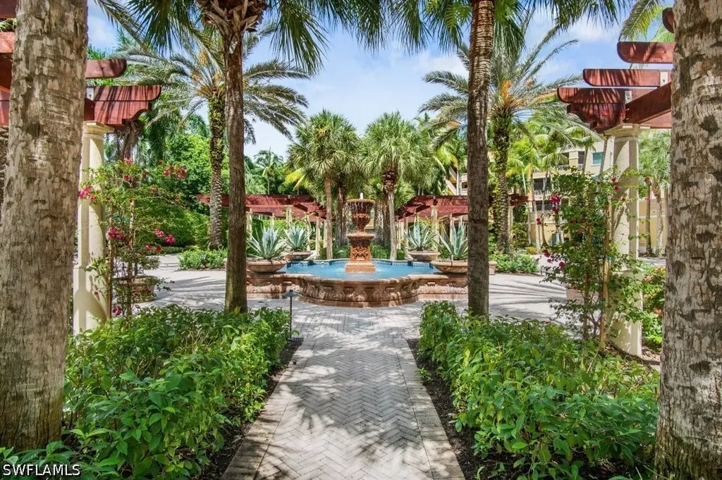 2728 Tiburon Boulevard E Naples FL 34109