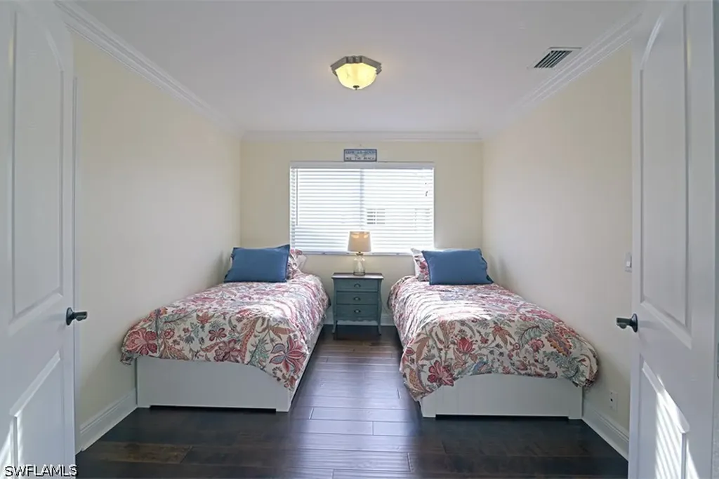 7778 Emerald Circle Naples FL 34109-0702