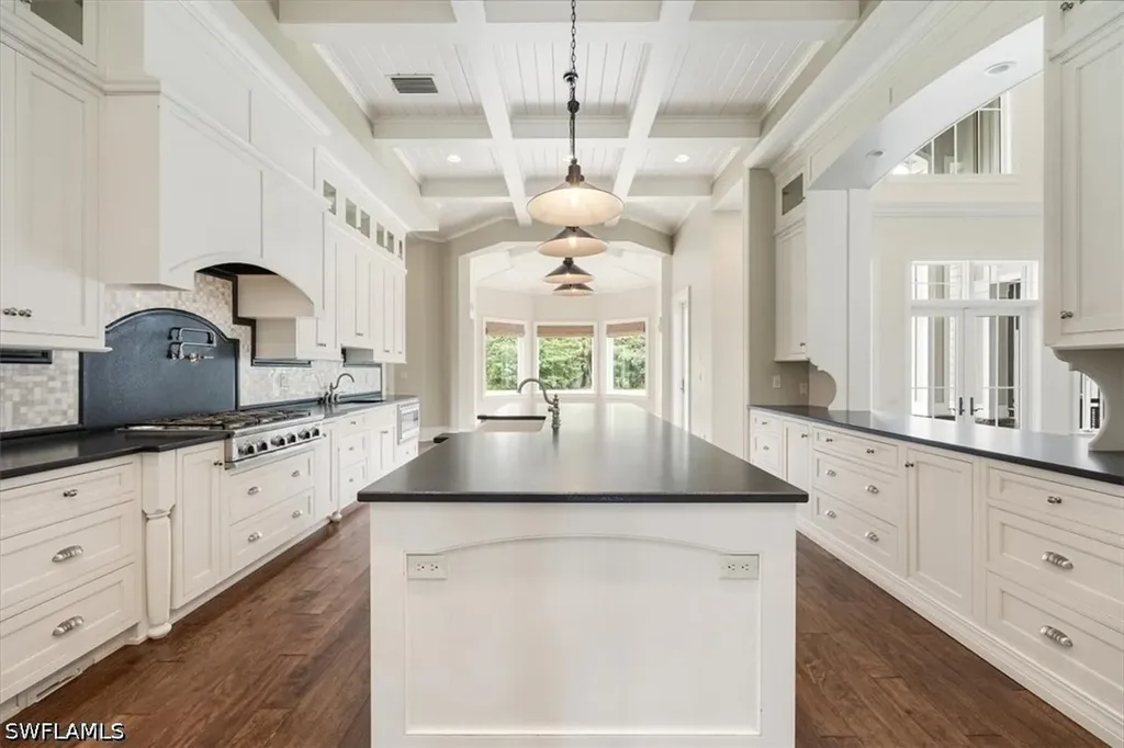 2263 Coach House Lane Naples FL 34105