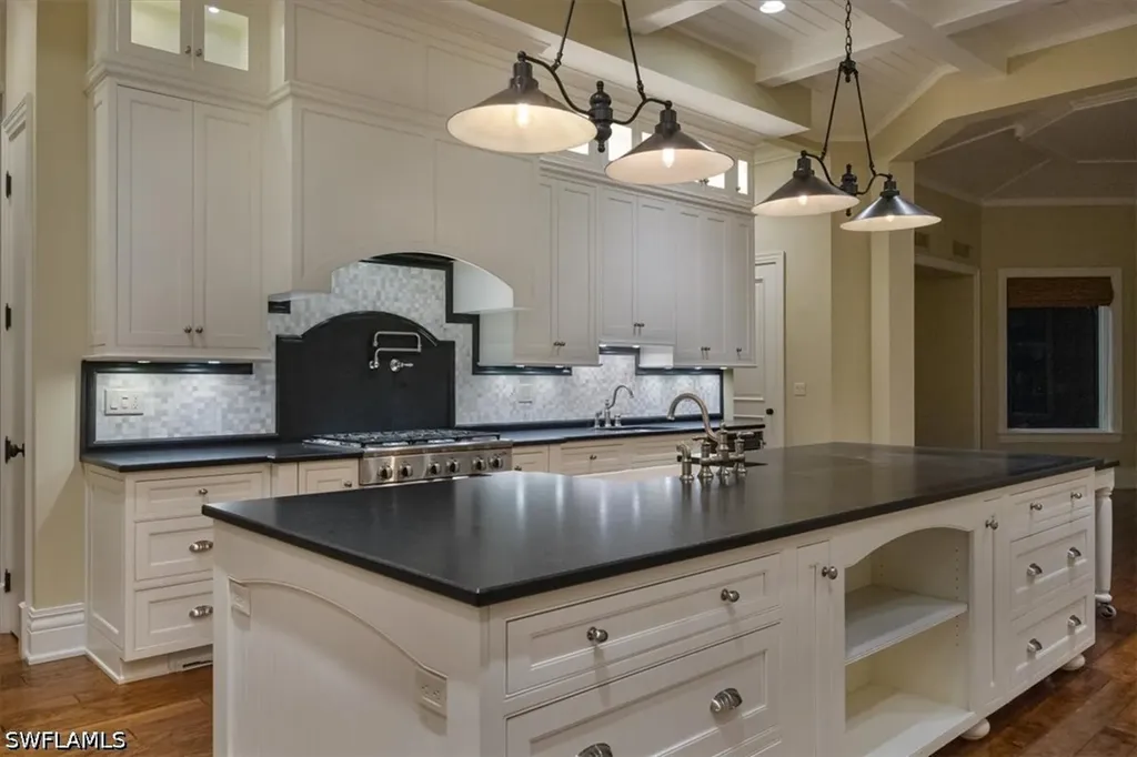 2263 Coach House Lane Naples FL 34105