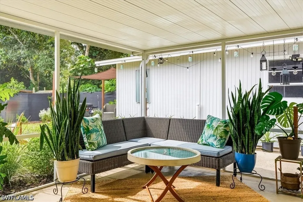 3880 Estey Avenue Naples FL 34104