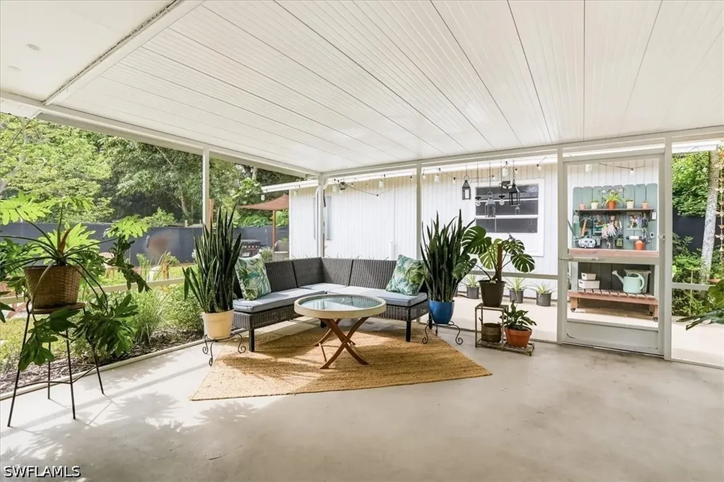 3880 Estey Avenue Naples FL 34104