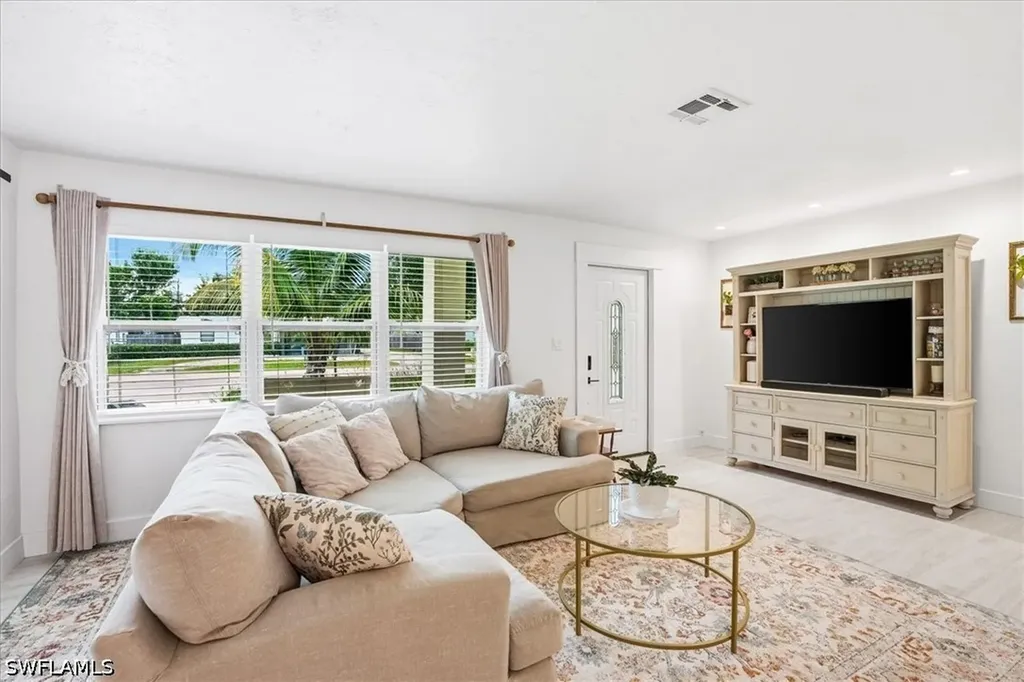 3880 Estey Avenue Naples FL 34104
