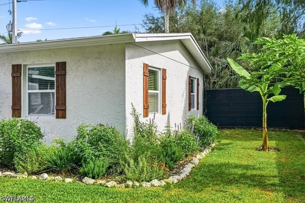 3880 Estey Avenue Naples FL 34104