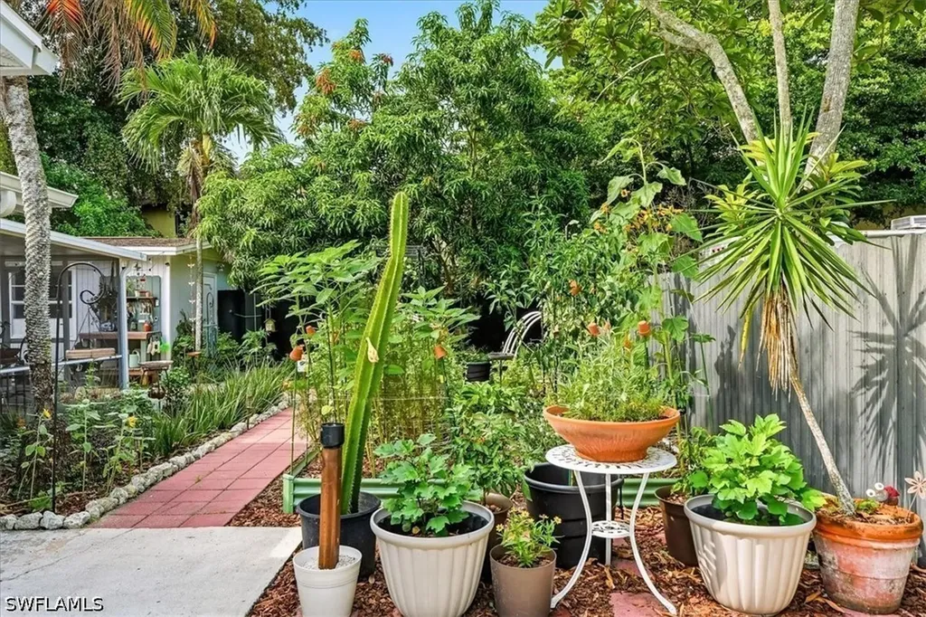 3880 Estey Avenue Naples FL 34104