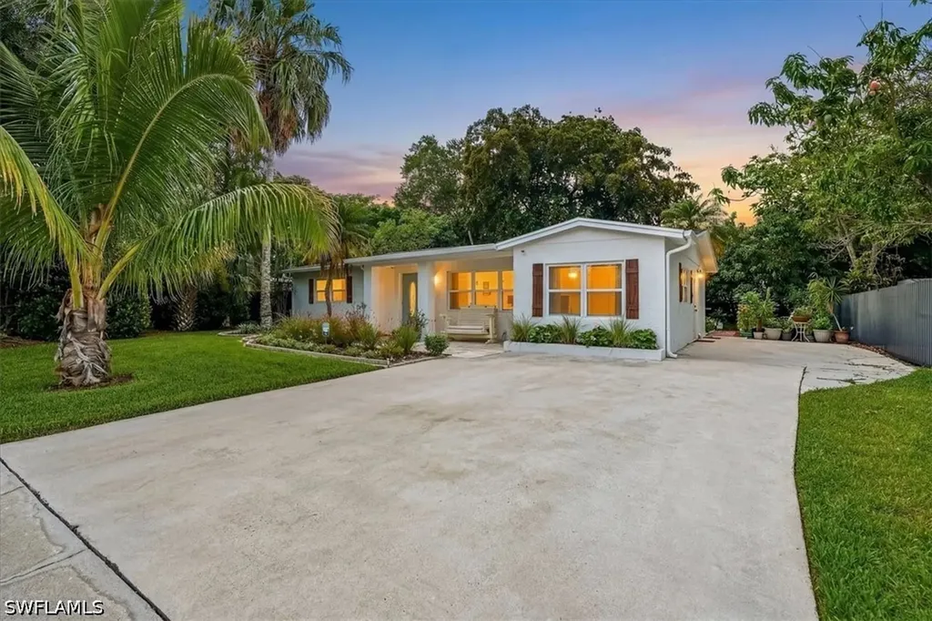 3880 Estey Avenue Naples FL 34104