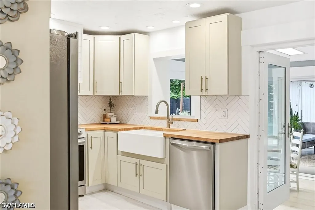 3880 Estey Avenue Naples FL 34104
