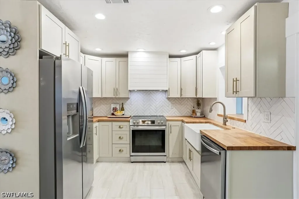 3880 Estey Avenue Naples FL 34104
