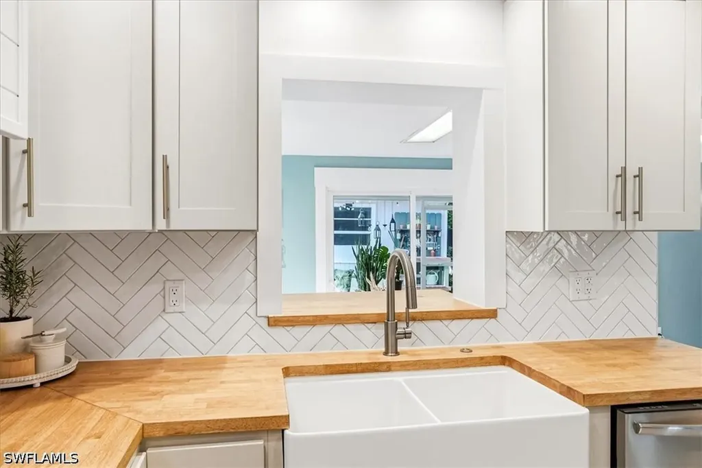 3880 Estey Avenue Naples FL 34104