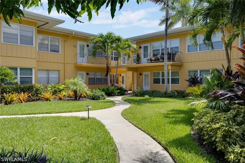 219 8th Avenue S Naples FL 34102
