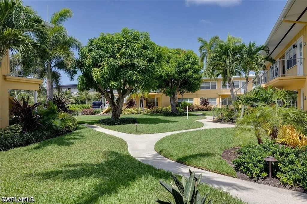 219 8th Avenue S Naples FL 34102
