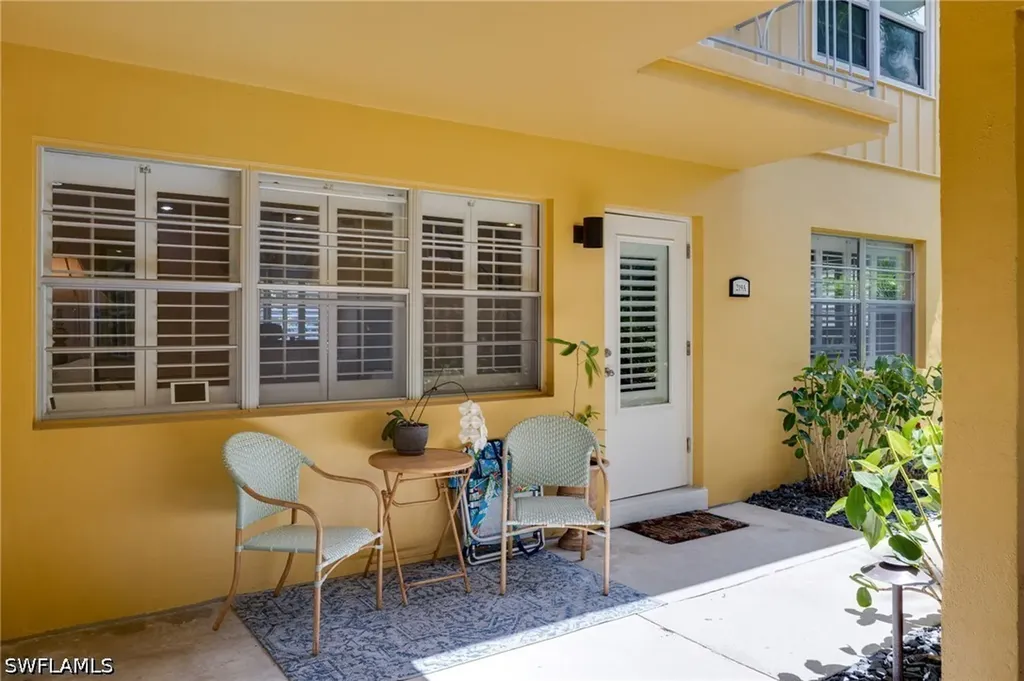 219 8th Avenue S Naples FL 34102