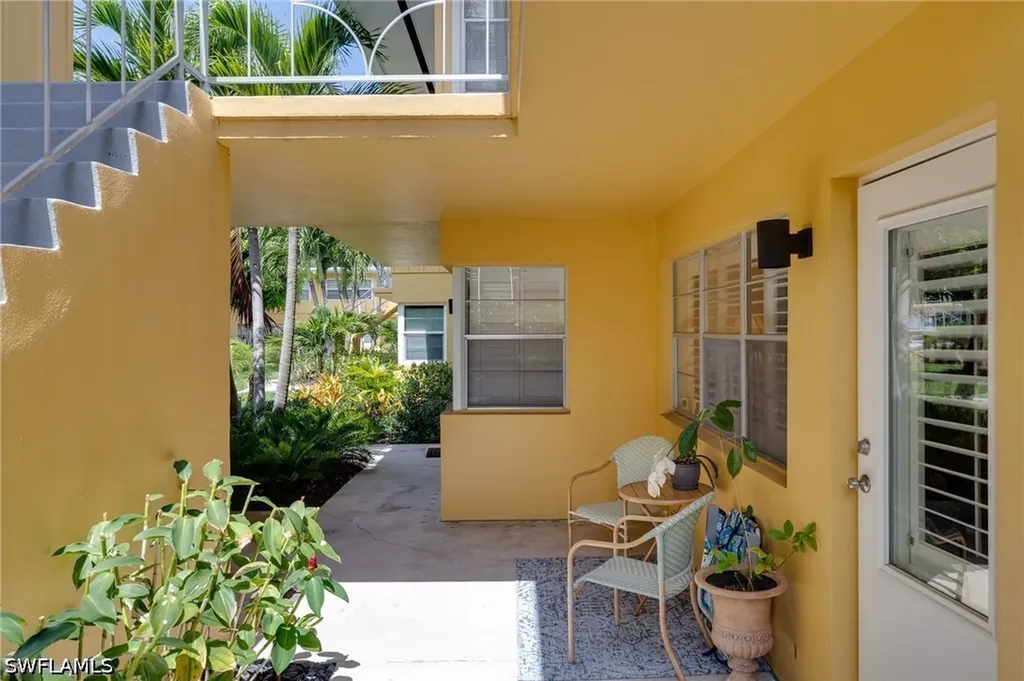 219 8th Avenue S Naples FL 34102