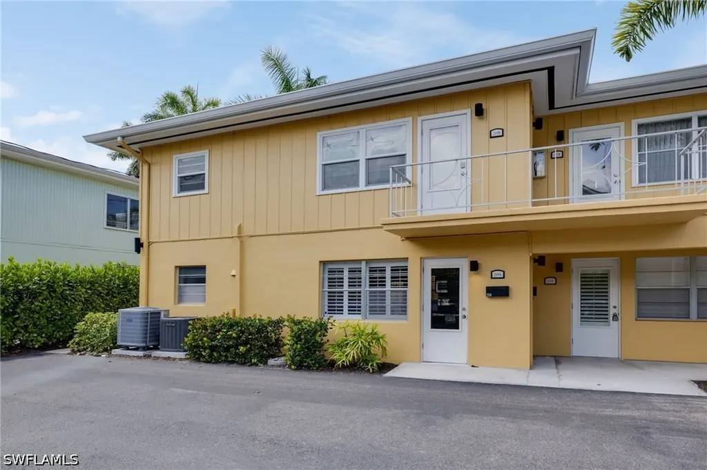 219 8th Avenue S Naples FL 34102
