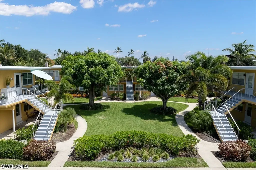 219 8th Avenue S Naples FL 34102