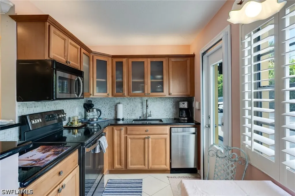219 8th Avenue S Naples FL 34102