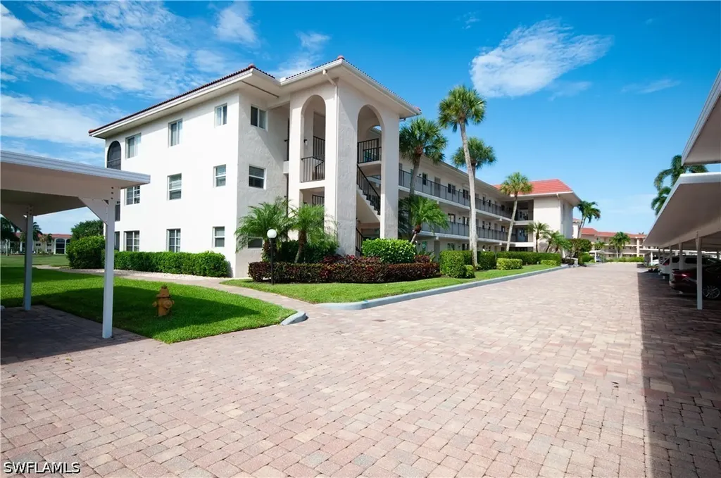 13 High Point Circle N Naples FL 34103