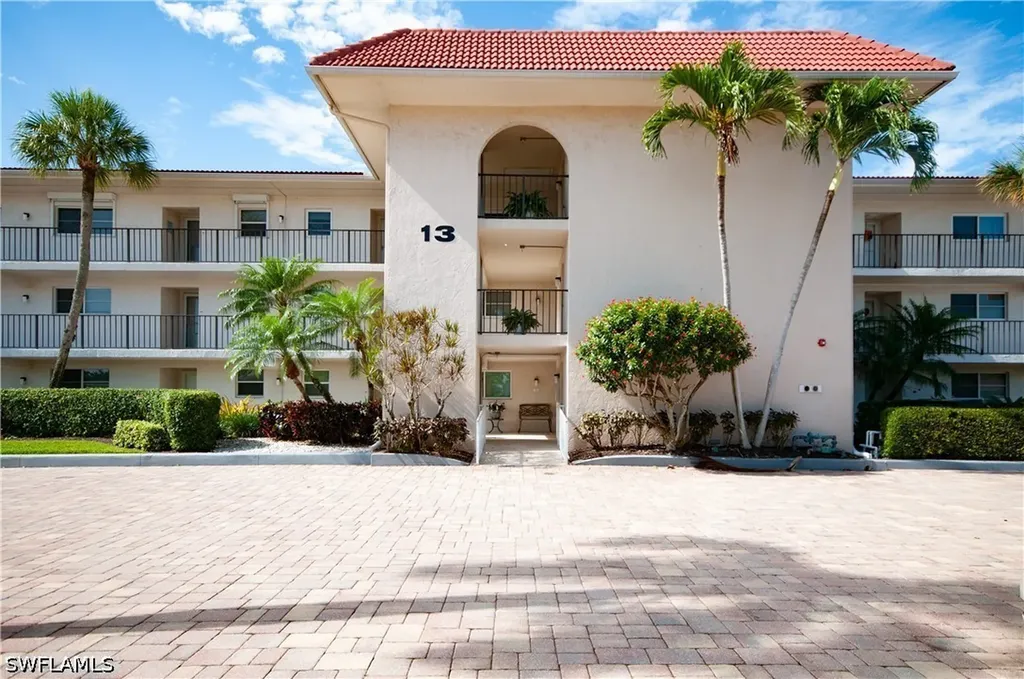 13 High Point Circle N Naples FL 34103