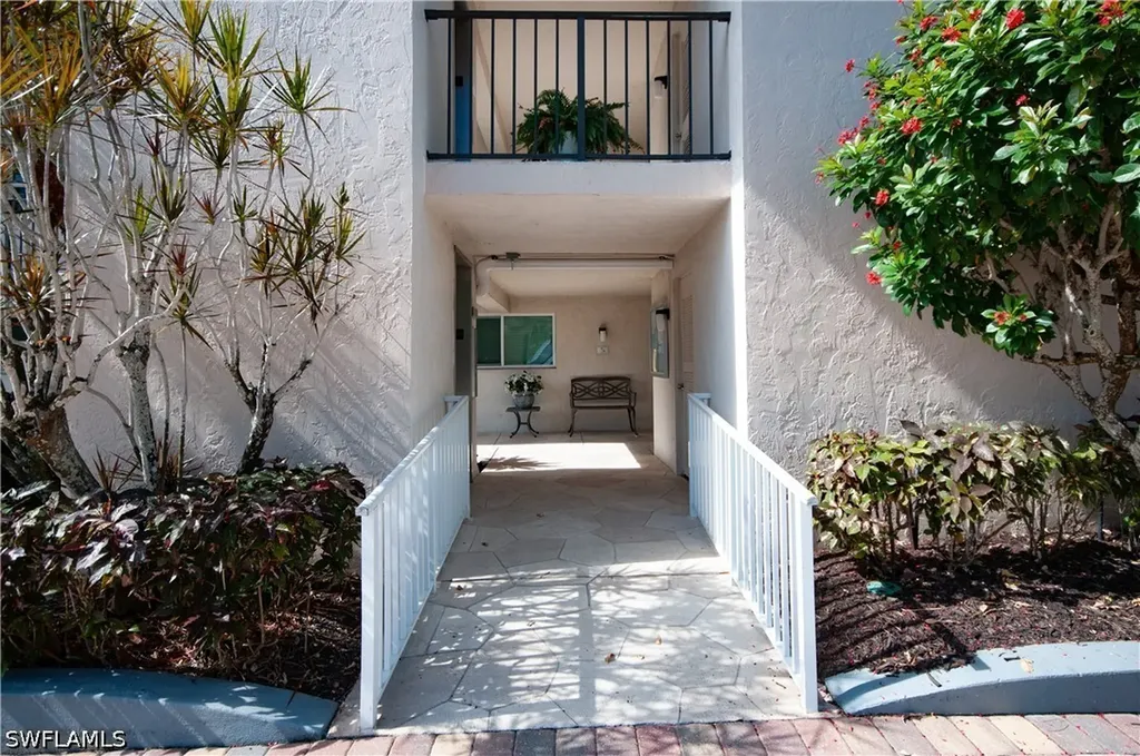 13 High Point Circle N Naples FL 34103