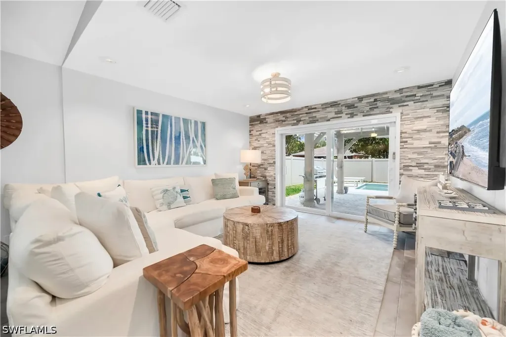 523 107th Avenue N Naples FL 34108