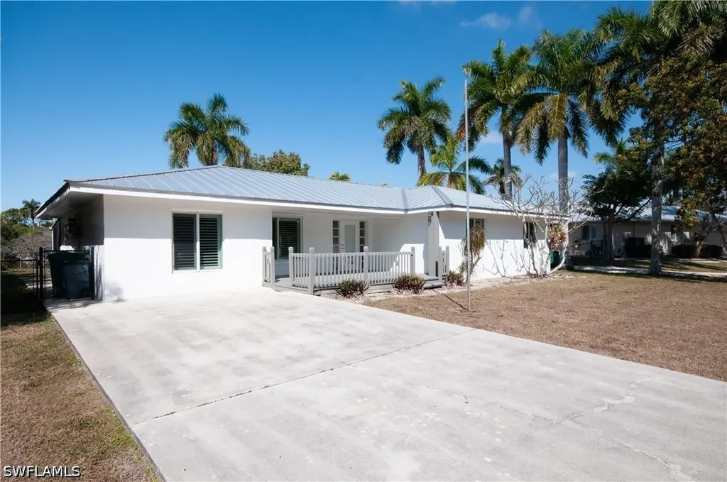 54 Liberty Lane Naples FL 34112
